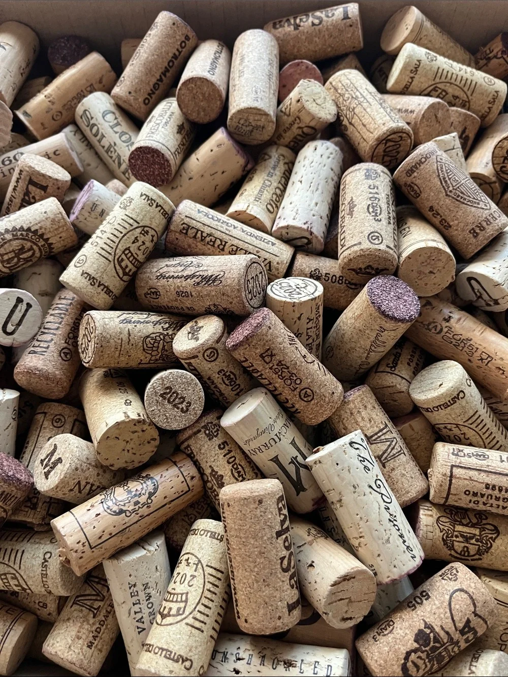 Big lot of used wine corks - 700 pieces!
